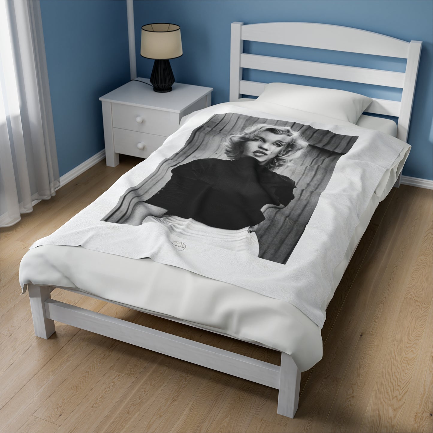Marilyn Monroe Classy White Velveteen Plush Blanket