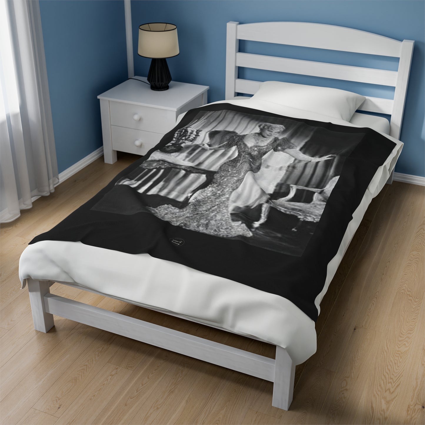 Mae West Glamour Velveteen Black Top/ White Inner Plush Blanket