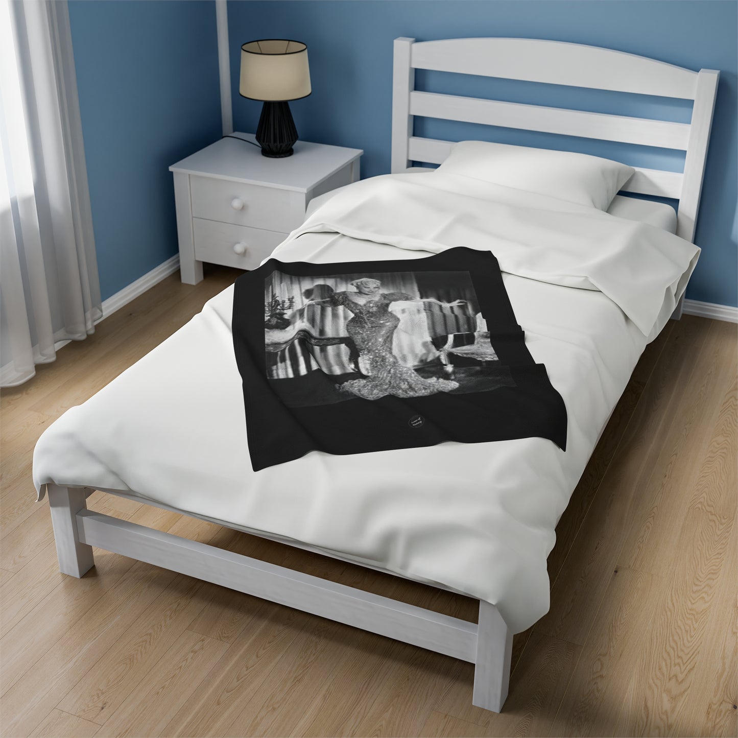 Mae West Glamour Velveteen Black Top/ White Inner Plush Blanket
