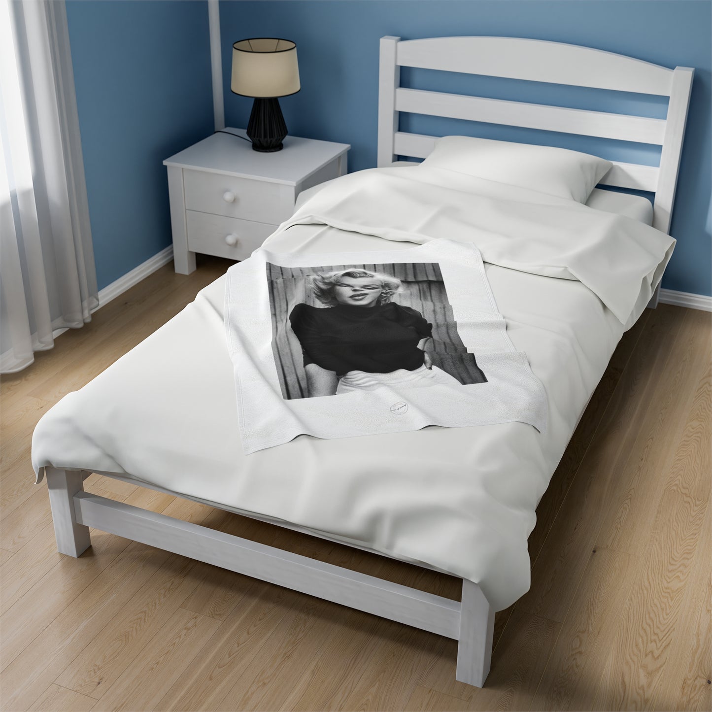 Marilyn Monroe Classy White Velveteen Plush Blanket
