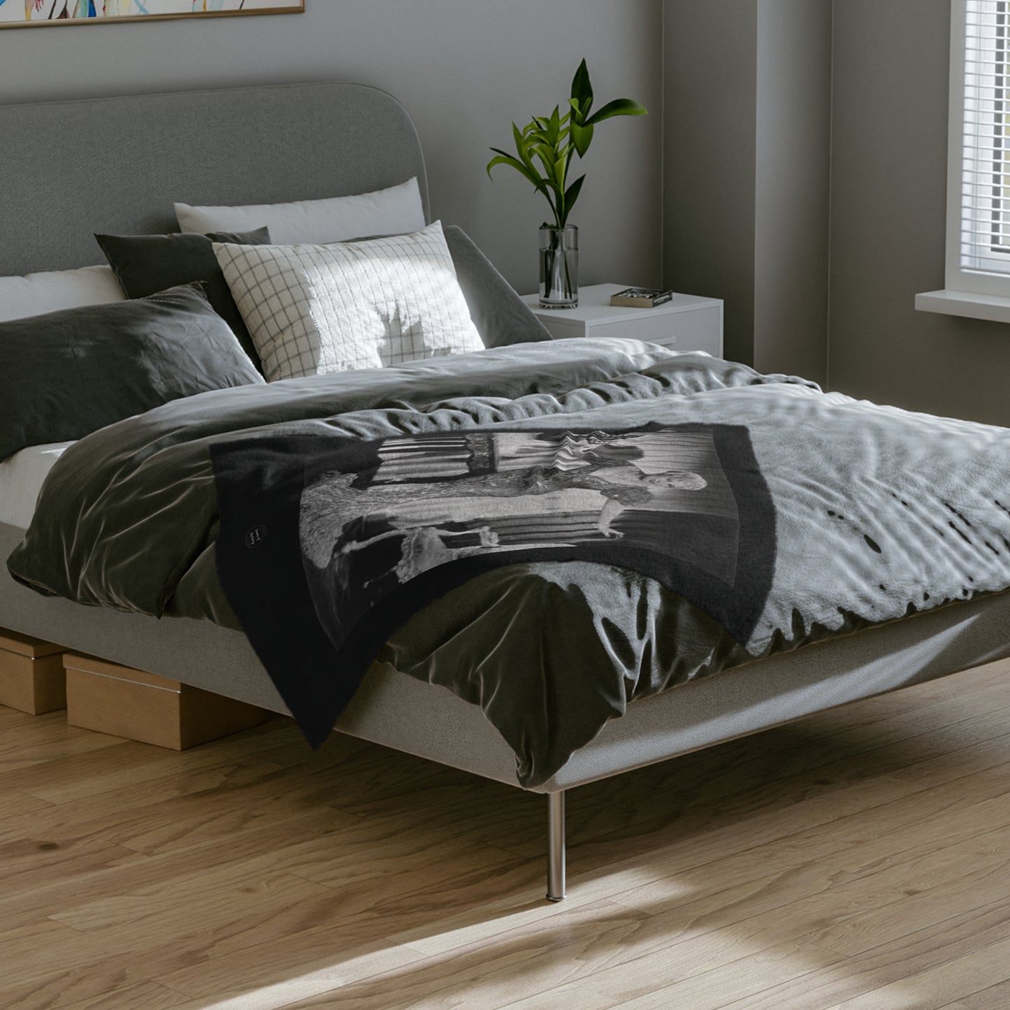 Mae West Glamour Velveteen Microfiber Blanket